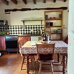 Le Logis Du Pressoir Self Catering In Beautiful 18th Century Estate In The Heart Of The Loire Valley With Heated Pool And Extensive Grounds. בית נופש