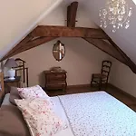 Le Logis Du Pressoir Self Catering In Beautiful 18th Century Estate In The Heart Of The Loire Valley With Heated Pool And Extensive Grounds. Les Bois-d'Anjou