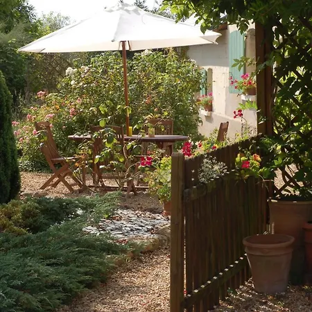 בית נופש Le Logis Du Pressoir Self Catering In Beautiful 18th Century Estate In The Heart Of The Loire Valley With Heated Pool And Extensive Grounds.
