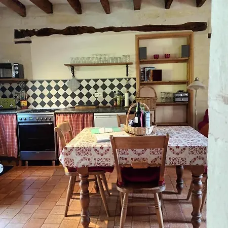 Le Logis Du Pressoir Self Catering In Beautiful 18th Century Estate In The Heart Of The Loire Valley With Heated Pool And Extensive Grounds. Tatil Evi