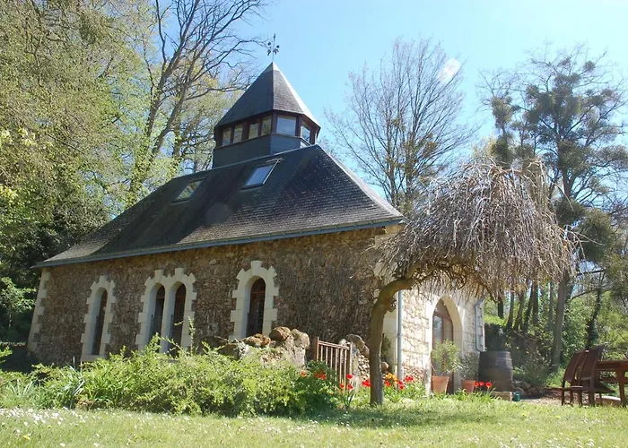 Le Logis Du Pressoir Self Catering In Beautiful 18th Century Estate In The Heart Of The Loire Valley With Heated Pool And Extensive Grounds. Les Bois-d'Anjou